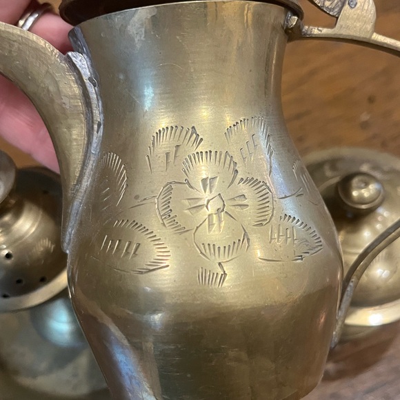 Saudi Arabian engraved brass dallah pot set - 5 pieces - Picture 10 of 12